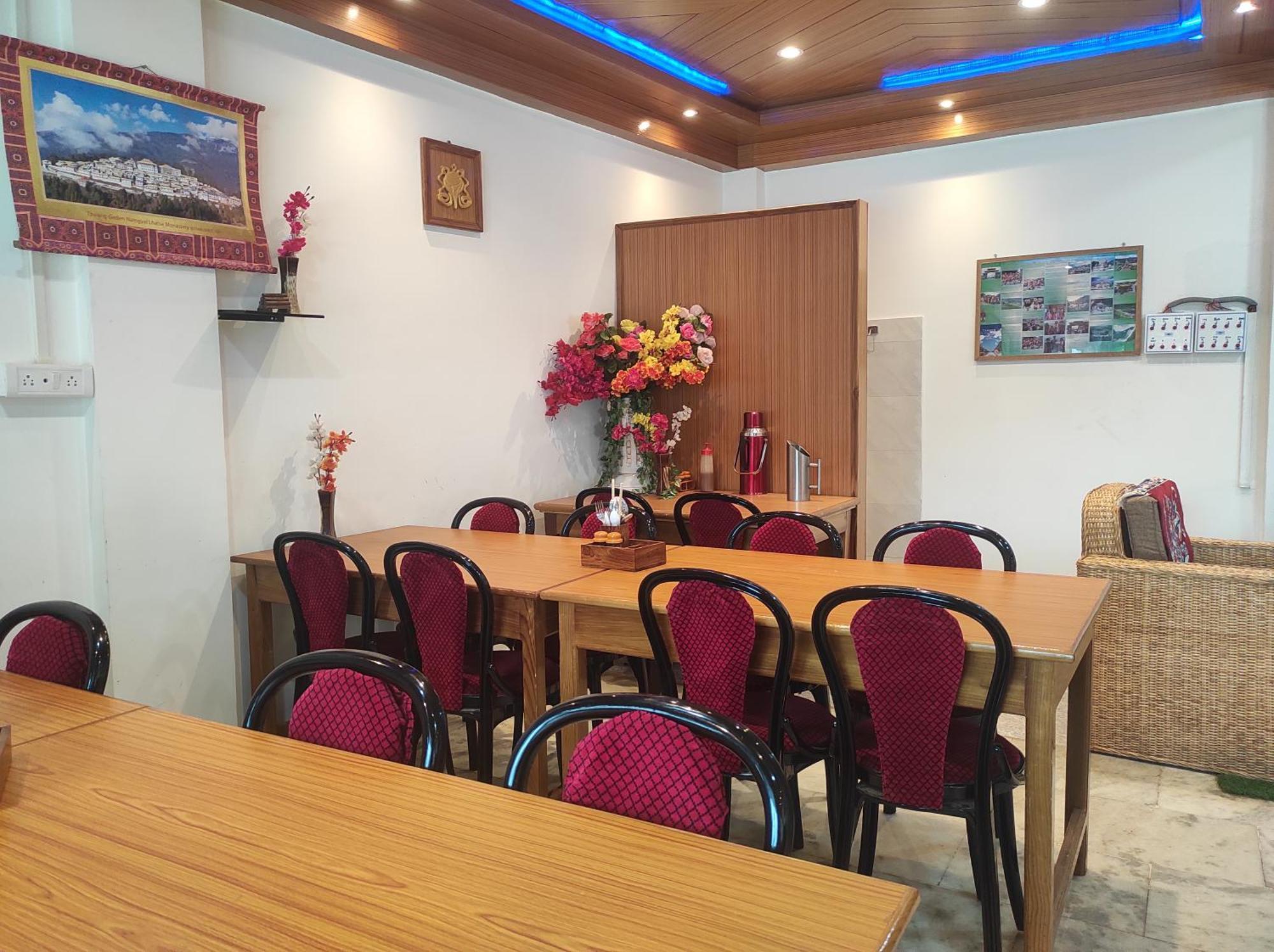 Hotel Tawang Regency Exterior foto