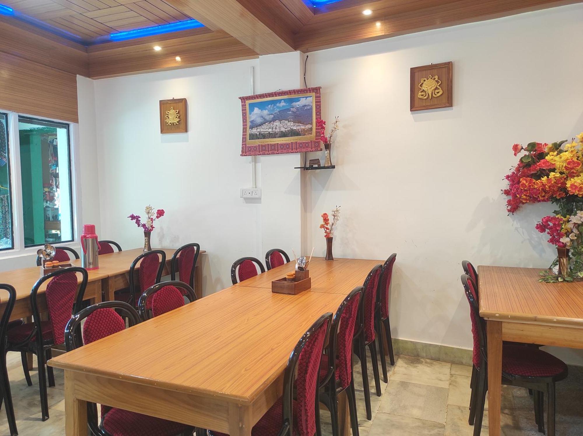 Hotel Tawang Regency Exterior foto
